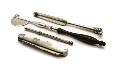 Lot 8 - A collection of silver items