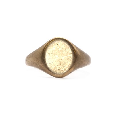 Lot 273 - A 9ct gold signet ring