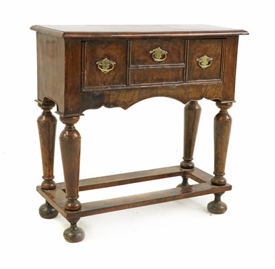 Lot 494 - A walnut side table