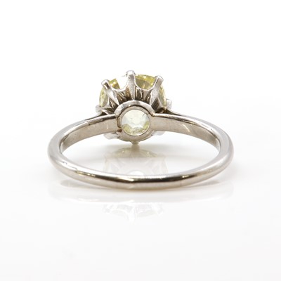 Lot 305 - A single stone diamond ring