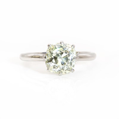Lot 305 - A single stone diamond ring