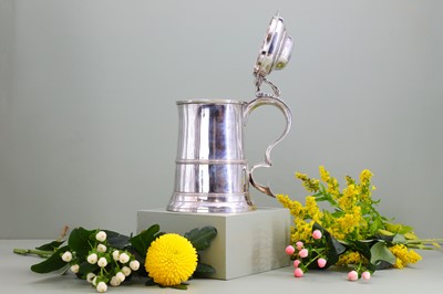 Lot 115 - A George III silver tankard