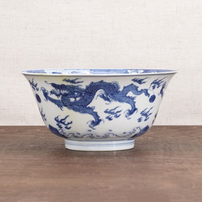 Lot 31 - A Chinese blue and white bowl