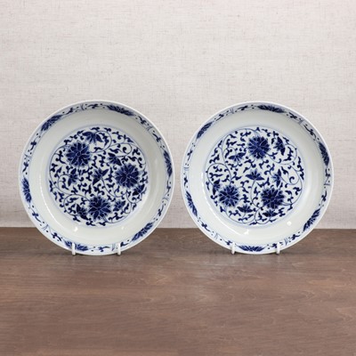 Lot 438 - A pair of Chinese blue and white plates