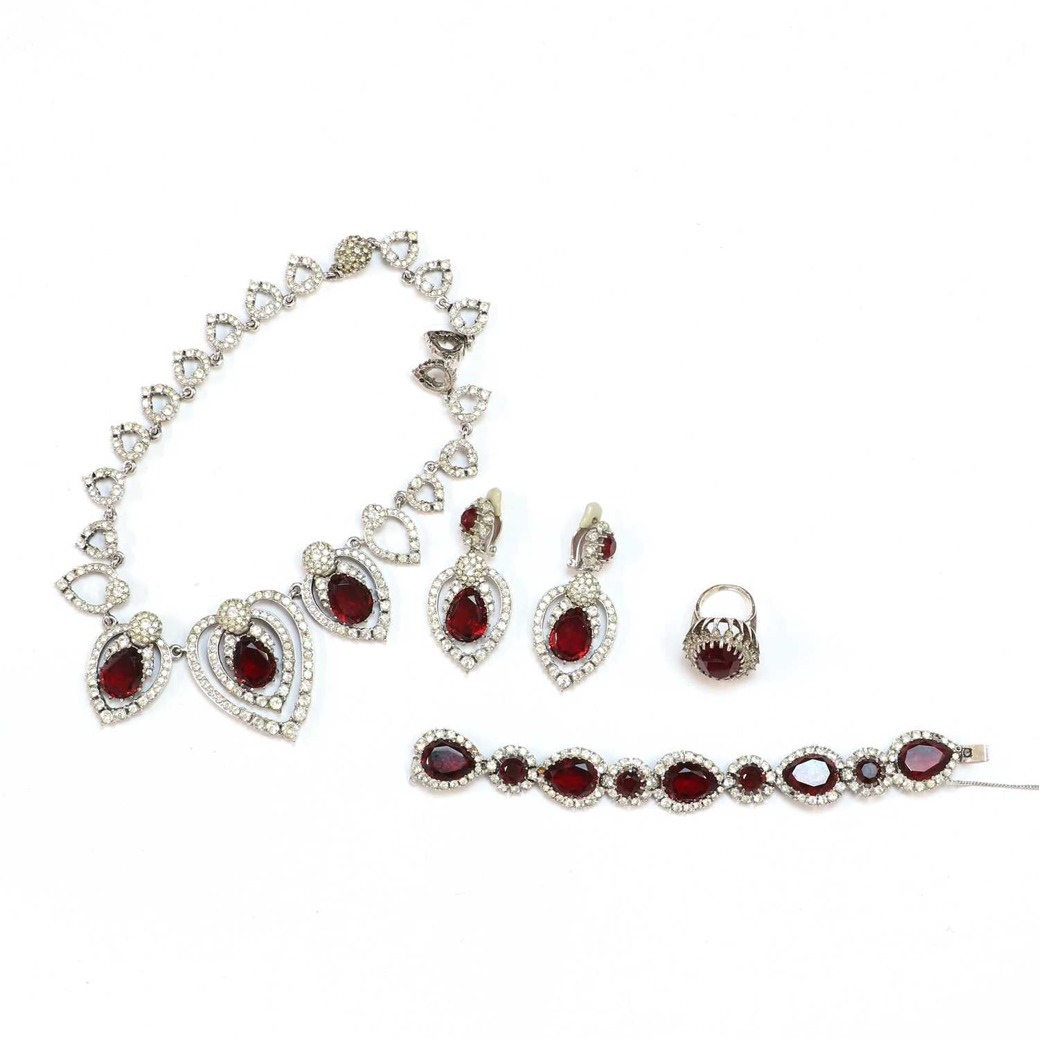 Lot 359 - A costume jewellery suite, signed Ciner