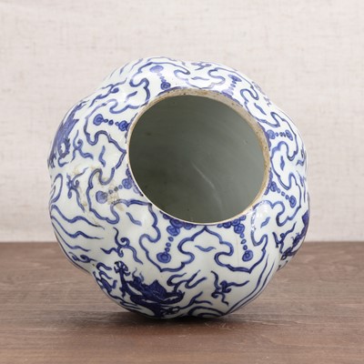 Lot 29 - A Chinese blue and white jar