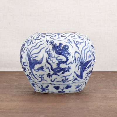 Lot 29 - A Chinese blue and white jar