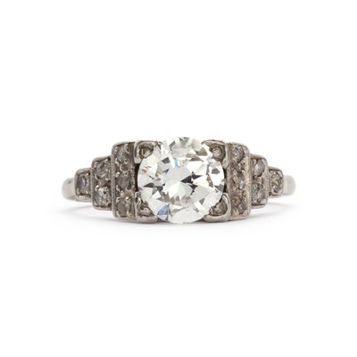 Lot 56 - A single stone diamond ring