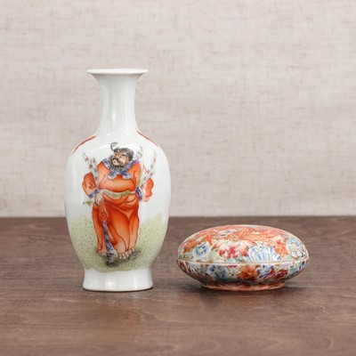 Lot 106 - A Chinese famille rose box
