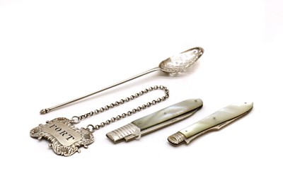 Lot 121 - A silver mote spoon