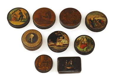 Lot 290 - A George III circular papier mache snuff box