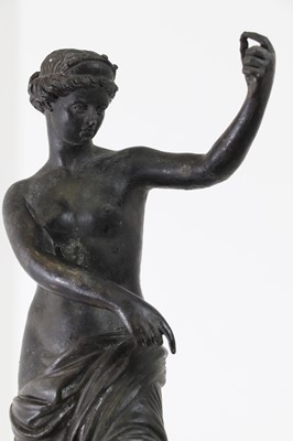 Lot 267 - A grand tour bronze figure of the Venus de Capua