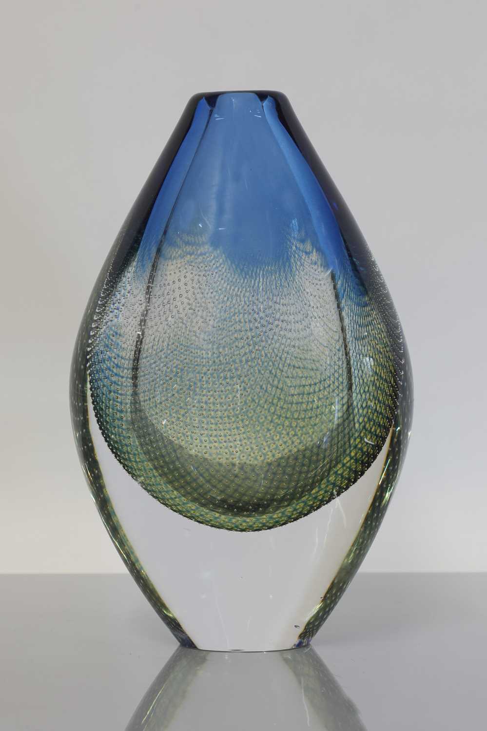 Lot 486 - An Orrefors 'Kraka' glass vase