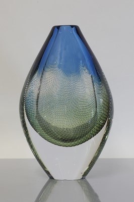 Lot 486 - An Orrefors 'Kraka' glass vase