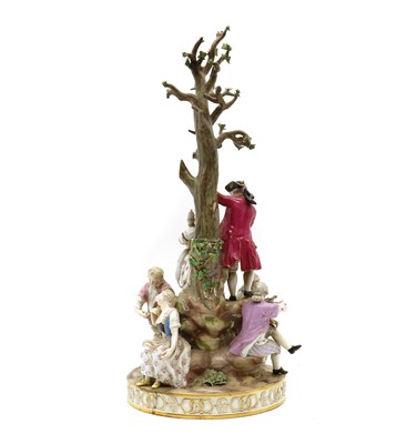Lot 82 - A later decorated Meissen porcelain centrepiece