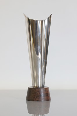 Lot 379 - A Finnish 'Flame' vase