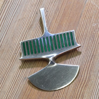 Lot 252 - A Norwegian sterling silver 'Thor's Hammer' pendant