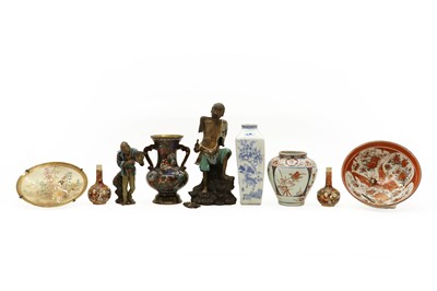 Lot 92 - A group of Japanese porcelain