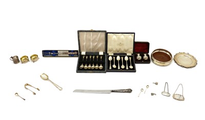 Lot 107 - A collection of silver items