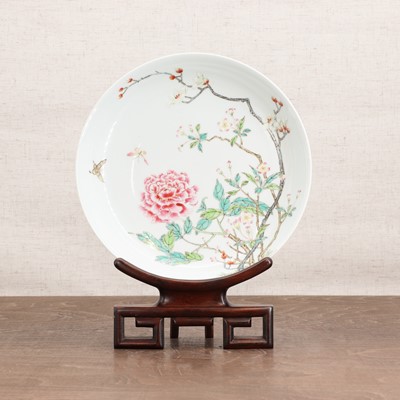 Lot 457 - A Chinese famille rose dish