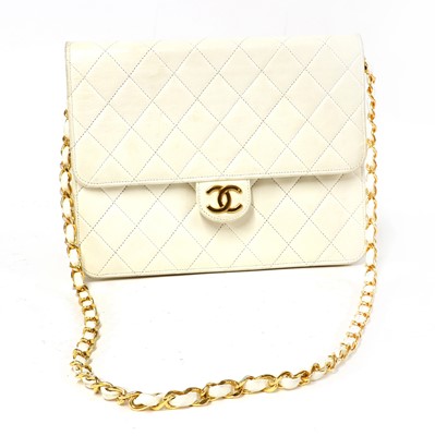 Lot 320 - A Chanel vintage cream single flap bag
