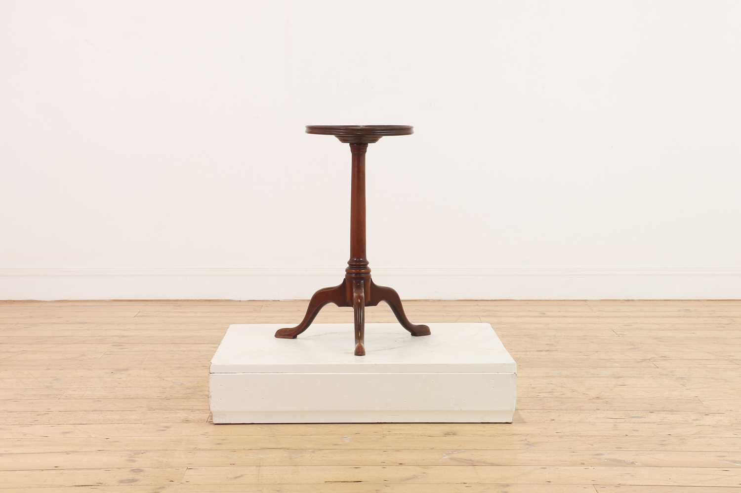 Lot 324 - A George III mahogany kettle stand