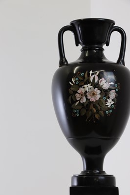 Lot 248 - An Ashford black marble urn