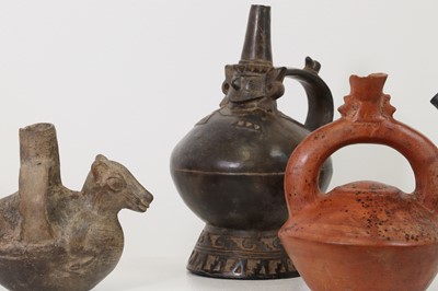Lot 366 - A collection of pottery items