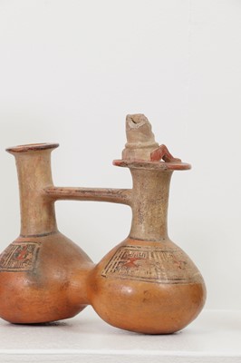 Lot 366 - A collection of pottery items