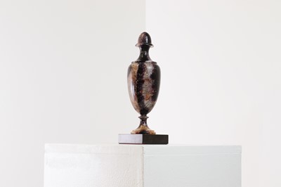Lot 211 - A George III Derbyshire Blue John pedestal urn