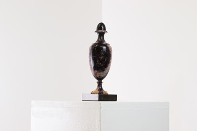 Lot 211 - A George III Derbyshire Blue John pedestal urn
