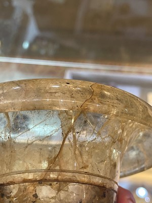Lot 198 - A fluorspar campana urn