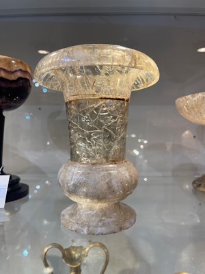 Lot 198 - A fluorspar campana urn
