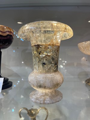 Lot 198 - A fluorspar campana urn