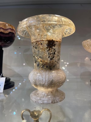 Lot 198 - A fluorspar campana urn