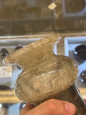 Lot 198 - A fluorspar campana urn