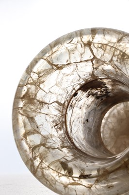 Lot 198 - A fluorspar campana urn