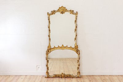 Lot 530 - A parcel-gilt hall mirror