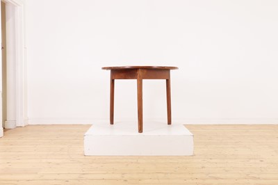 Lot 401 - A large oak cricket table