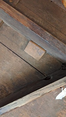 Lot 401 - A large oak cricket table