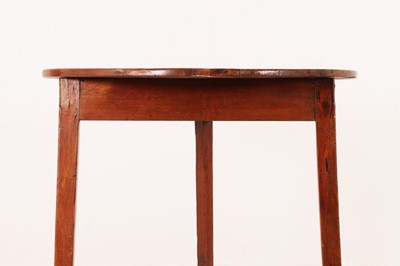Lot 401 - A large oak cricket table