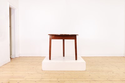 Lot 401 - A large oak cricket table