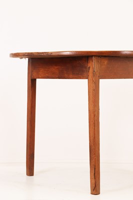 Lot 401 - A large oak cricket table