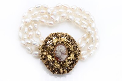 Lot 44 - A shell cameo gold bracelet clasp, c.1830-1840