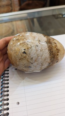 Lot 208 - A Derbyshire fluorspar egg