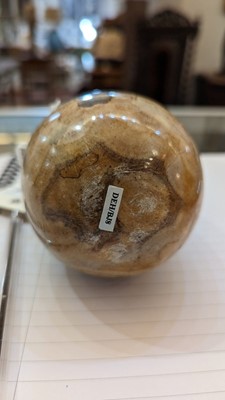 Lot 208 - A Derbyshire fluorspar egg