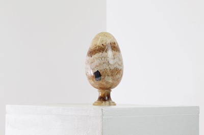 Lot 208 - A Derbyshire fluorspar egg