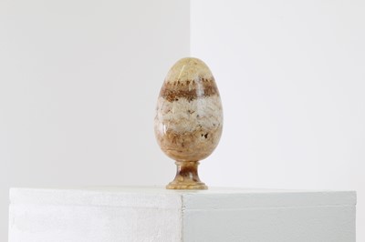 Lot 208 - A Derbyshire fluorspar egg