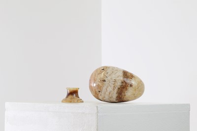 Lot 208 - A Derbyshire fluorspar egg