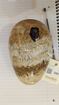 Lot 208 - A Derbyshire fluorspar egg